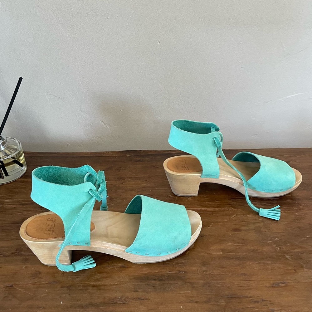 Bryr Hannah Spanish Toe Mid Heel Wood Leather Clog in turquoise size 39 (8-8.5) - Picture 2 of 4